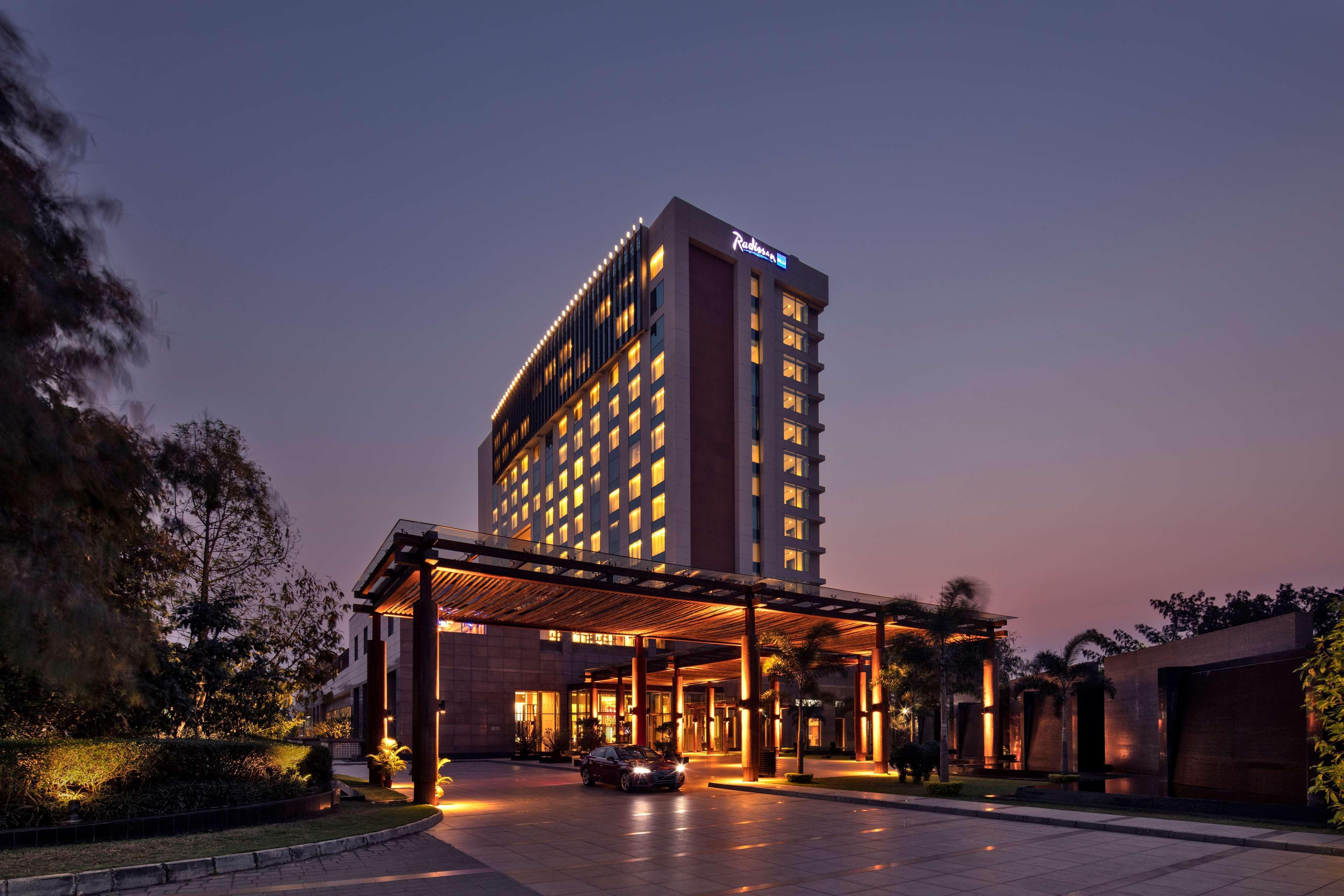 Radisson Blu Hotel Guwahati Exterior foto The Royal